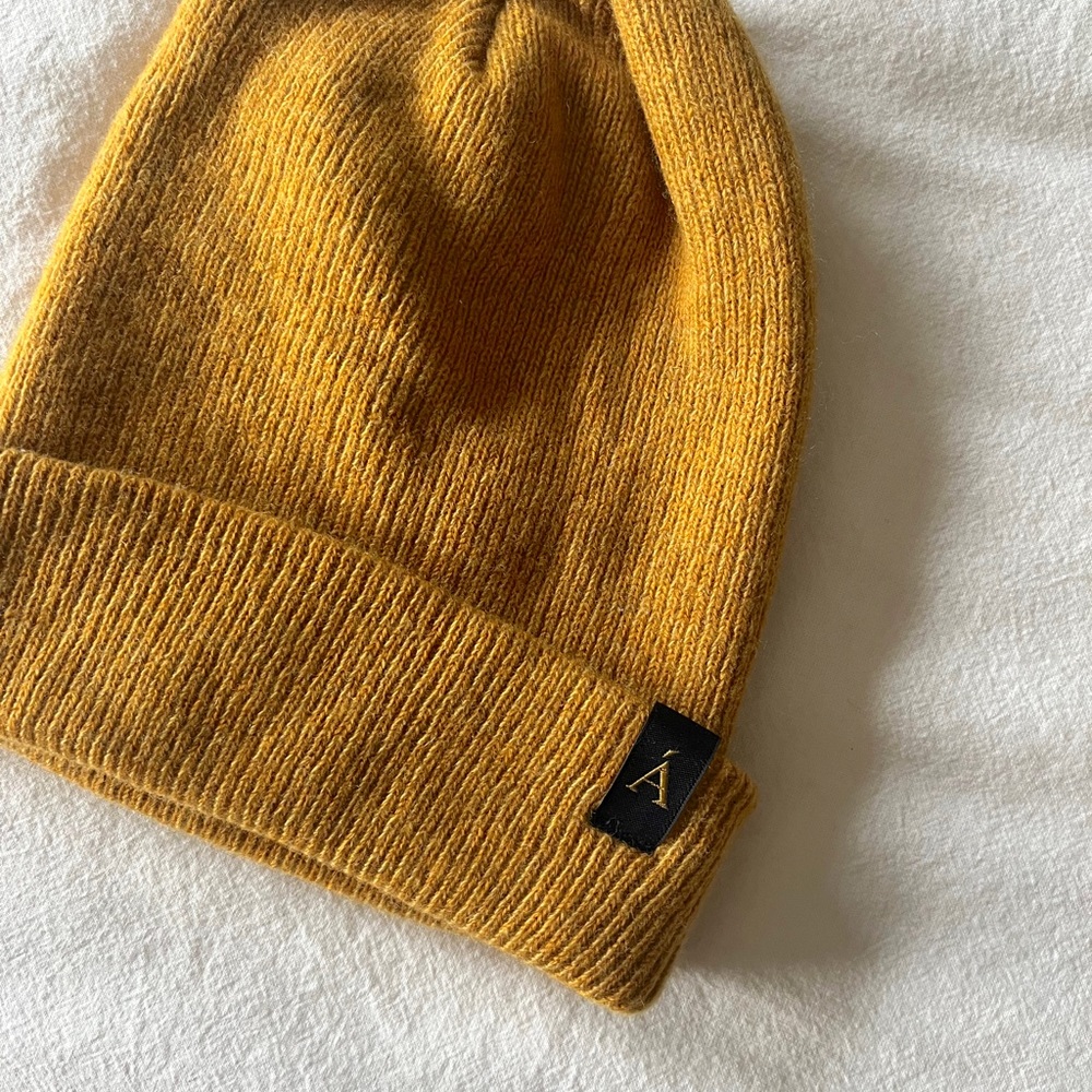 Anian recycled cashmere toque